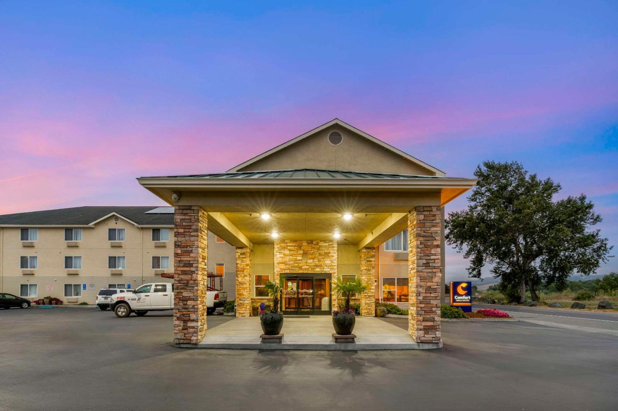 Comfort Inn & Suites Redwood Country Fortuna Exterior foto