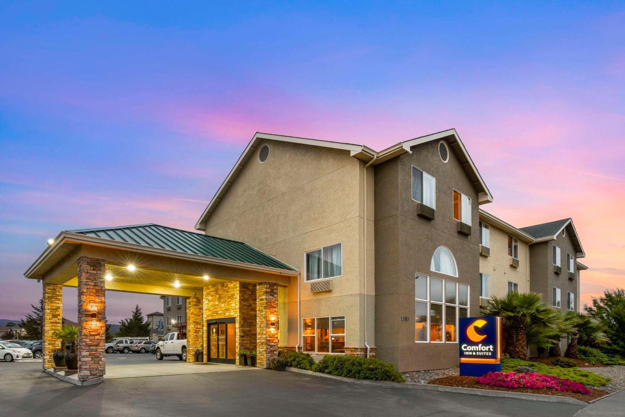 Comfort Inn & Suites Redwood Country Fortuna Exterior foto