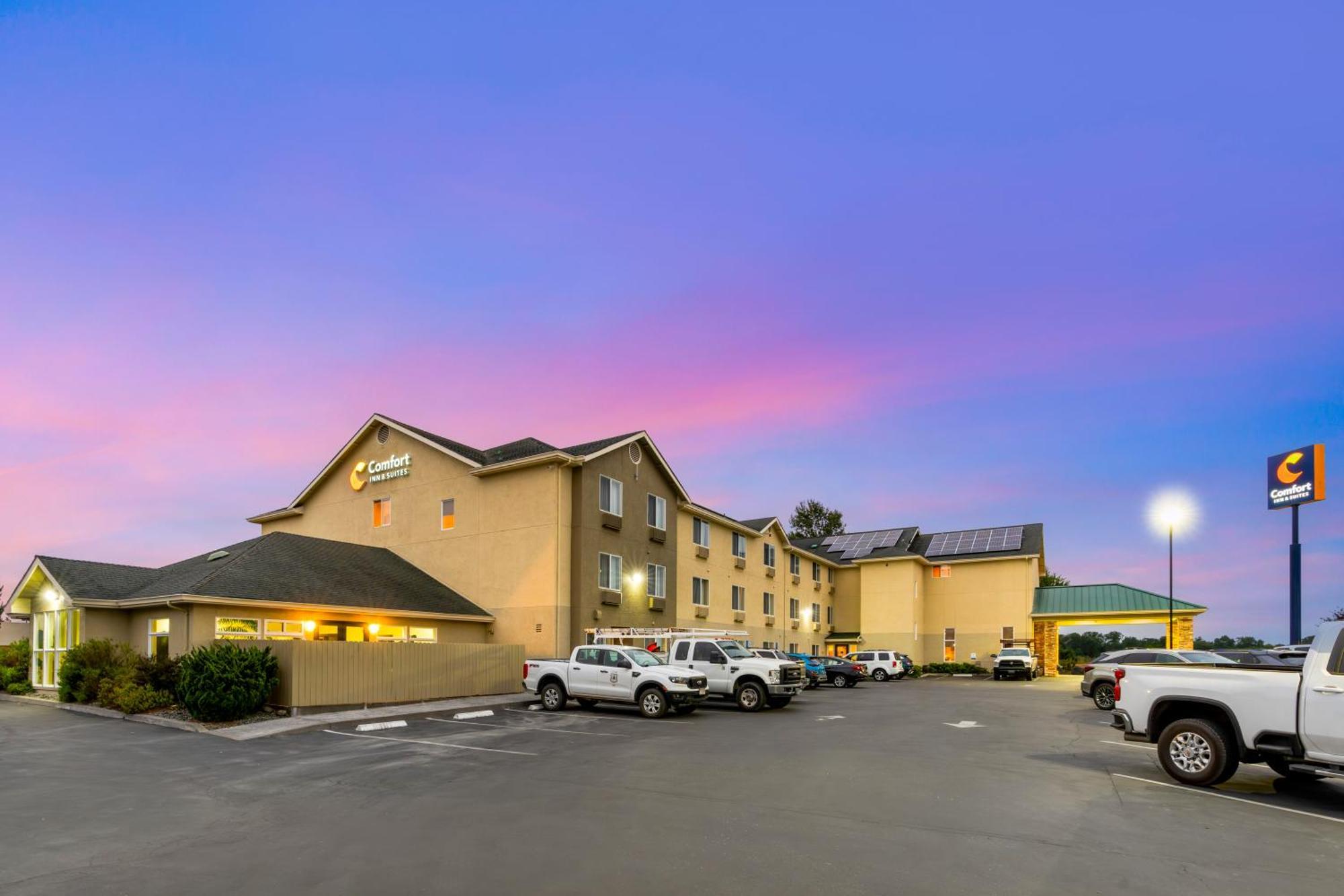 Comfort Inn & Suites Redwood Country Fortuna Exterior foto