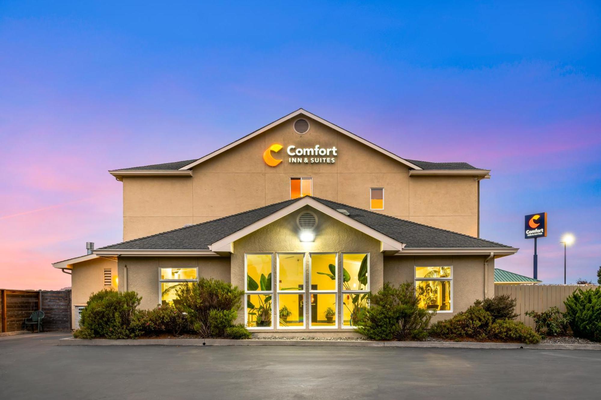 Comfort Inn & Suites Redwood Country Fortuna Exterior foto